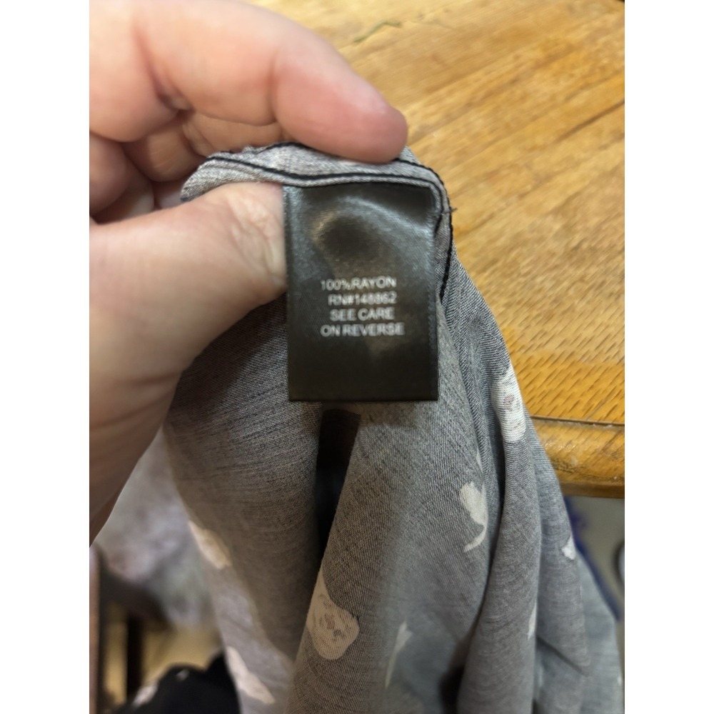 Torrid Women's Long Sleeve Button Down Shirt Black With White Dogs‎ Size 00 Fun - Picture 7 of 8